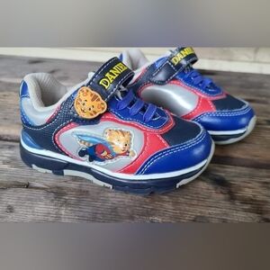 DANIEL TIGER SZ 7C GUC NAVY BLUE w/ CHARACTERS aplique sneakers velcro straps